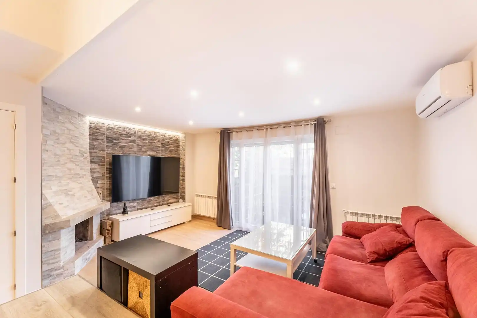 Terraced house with pool for sale in Fuente Santa, imagen 11