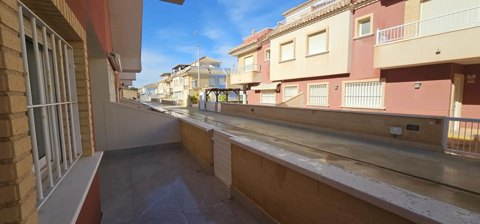 Vista exterior de Casa o xalet en venda en Pilar de la Horadada amb Calefacció, Terrassa i Balcó