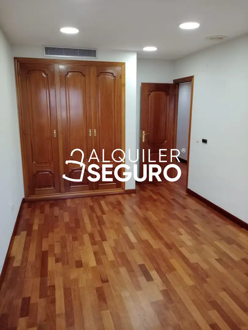 Bedroom of Flat for rent in Valladolid  with Air Conditioner and Heating