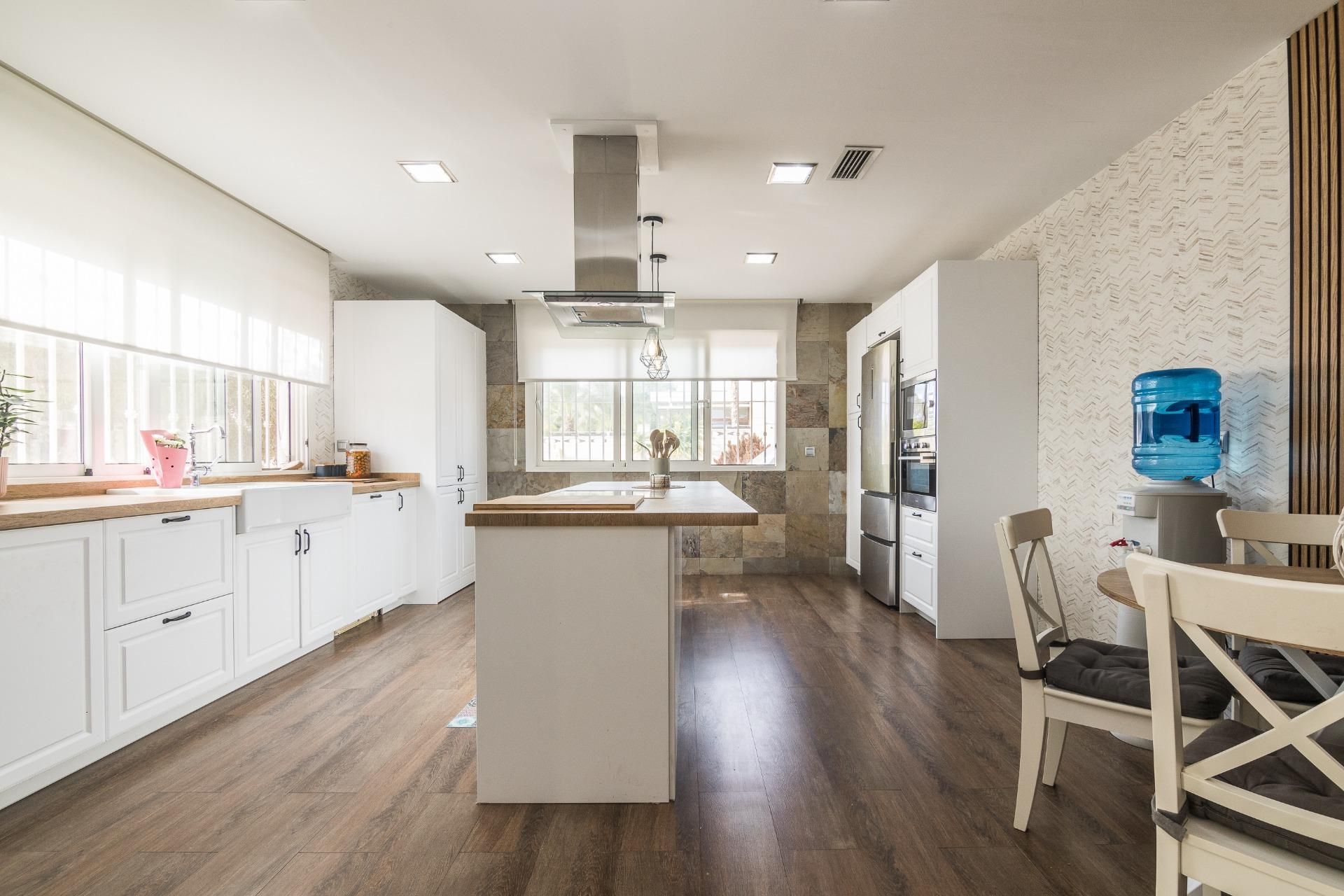 Cuina de Casa o xalet en venda en Elche / Elx amb Aire condicionat, Jardí privat i Terrassa