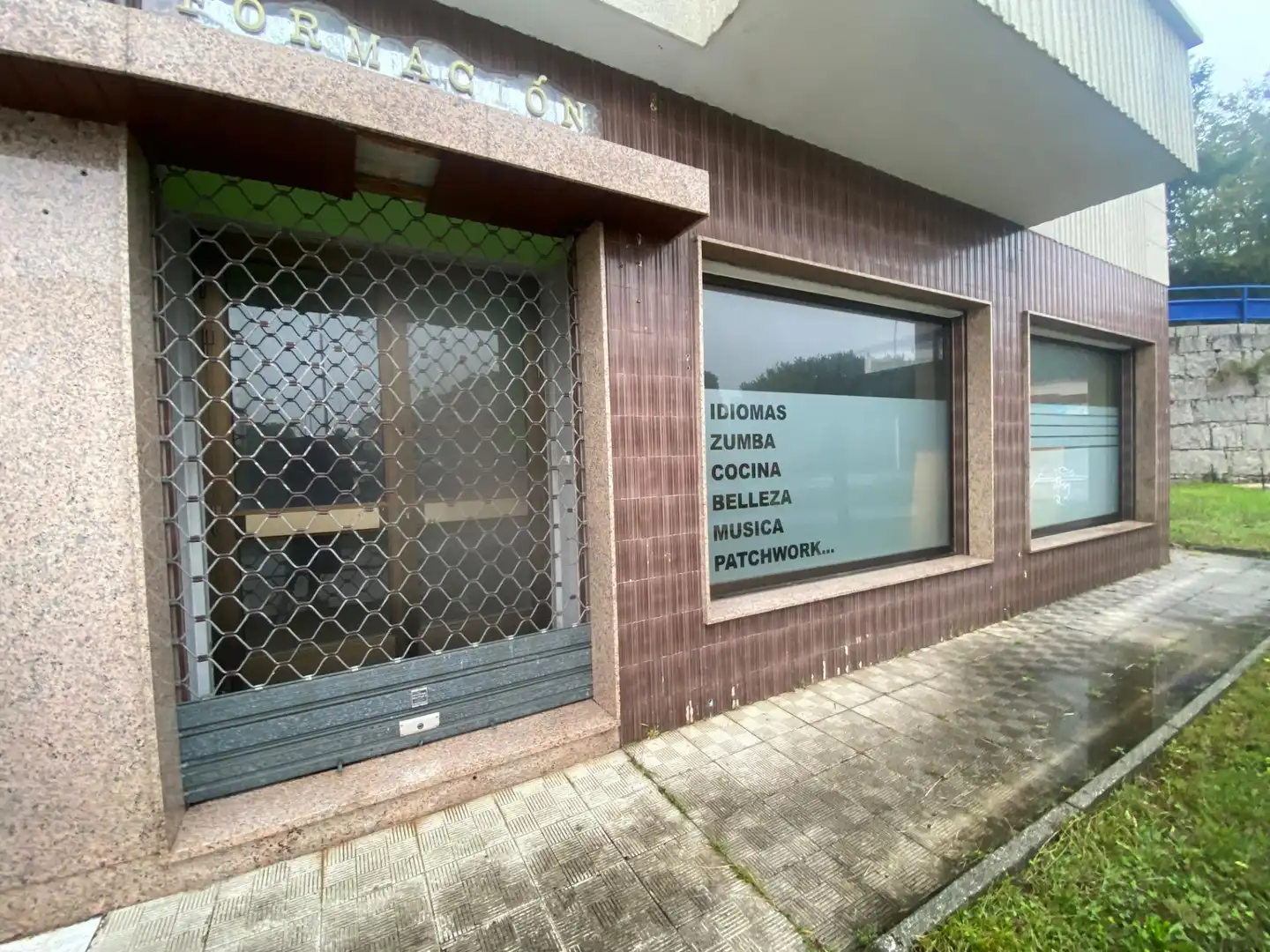 Vista exterior de Local en venta en Pontevedra Capital 