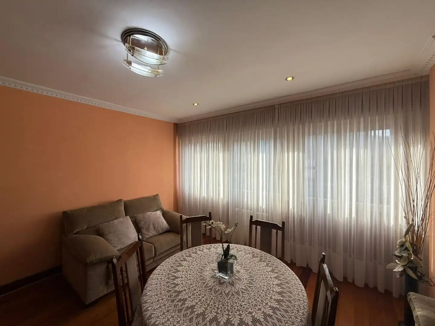 Sala de estar de Piso en venta en Castro-Urdiales con Calefacción