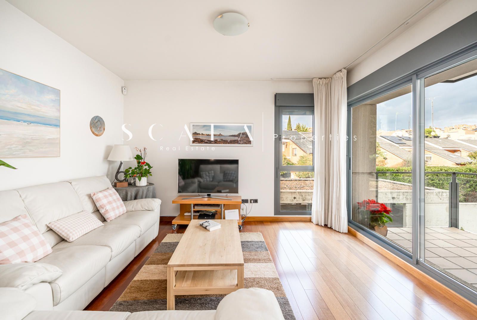 Living room of Flat for sale in  Madrid Capital  with Air Conditioner, Heating and Parquet flooring