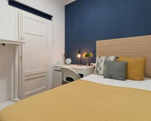 Bedroom of Flat to share in  Barcelona Capital  with Washing machine