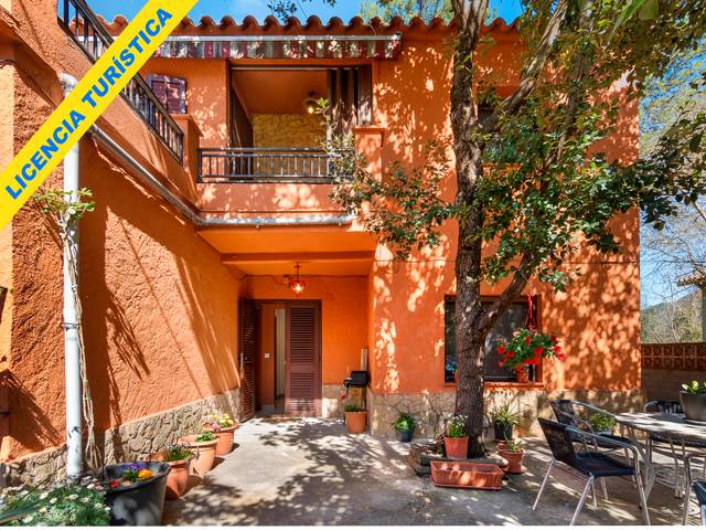 Casa-chalet en Venta en Albanyà