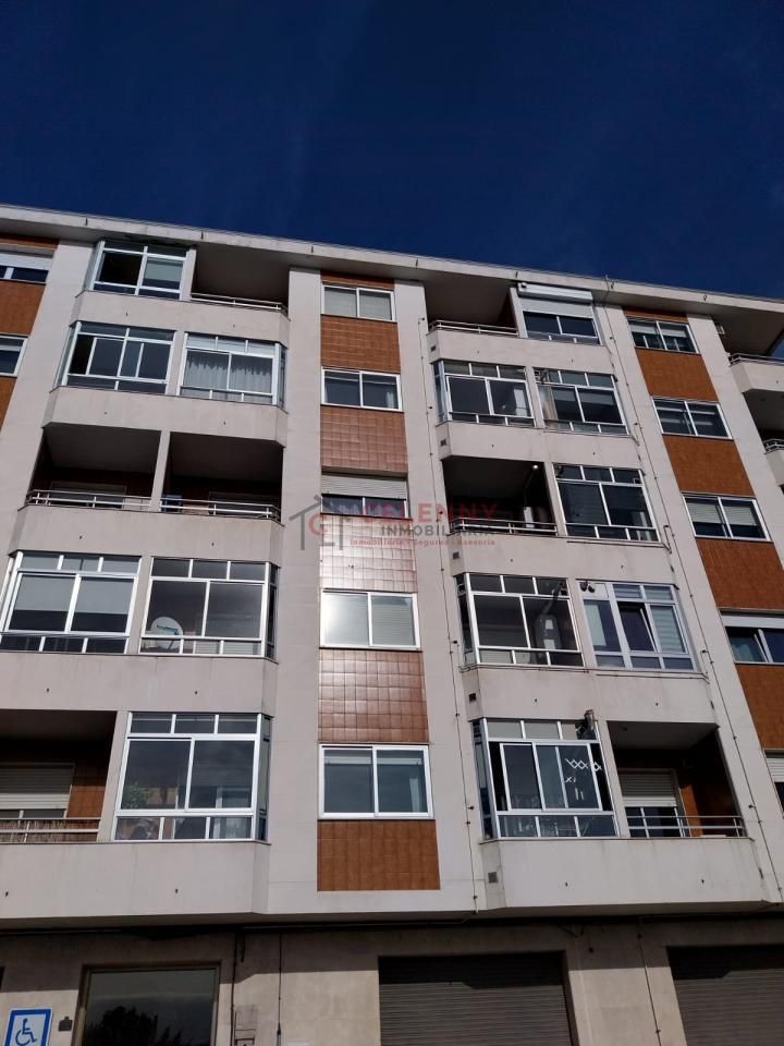Vista exterior de Pis en venda en Ourense Capital  amb Parquet i Traster