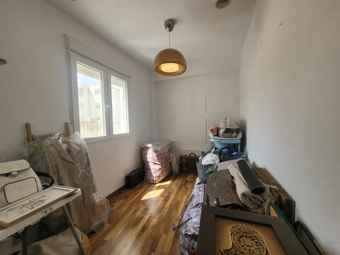 Habitación de Piso en venta en Maracena con Lavadora, Microondas y Balcón
