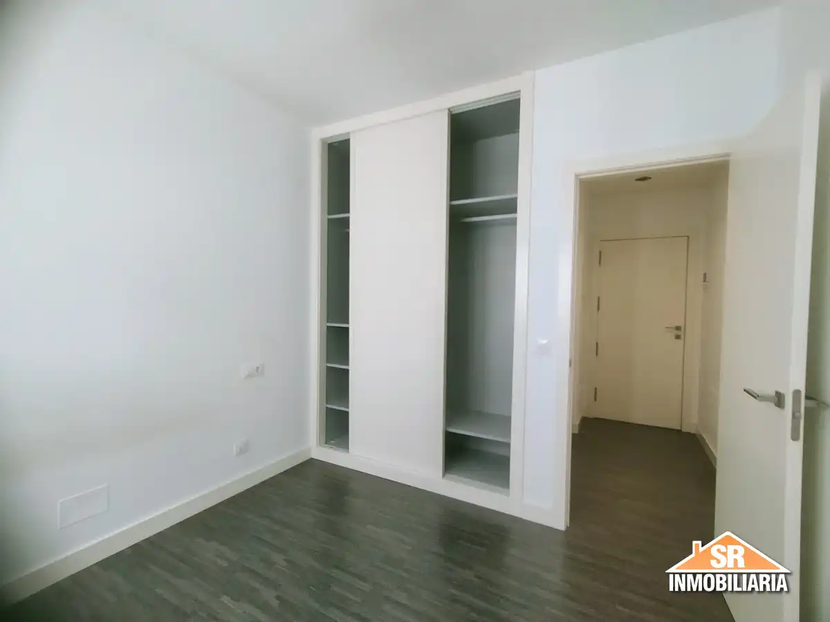 Schlafzimmer von Wohnungen zur Miete in A Coruña Capital  mit Heizung, Ofen und Waschmaschine