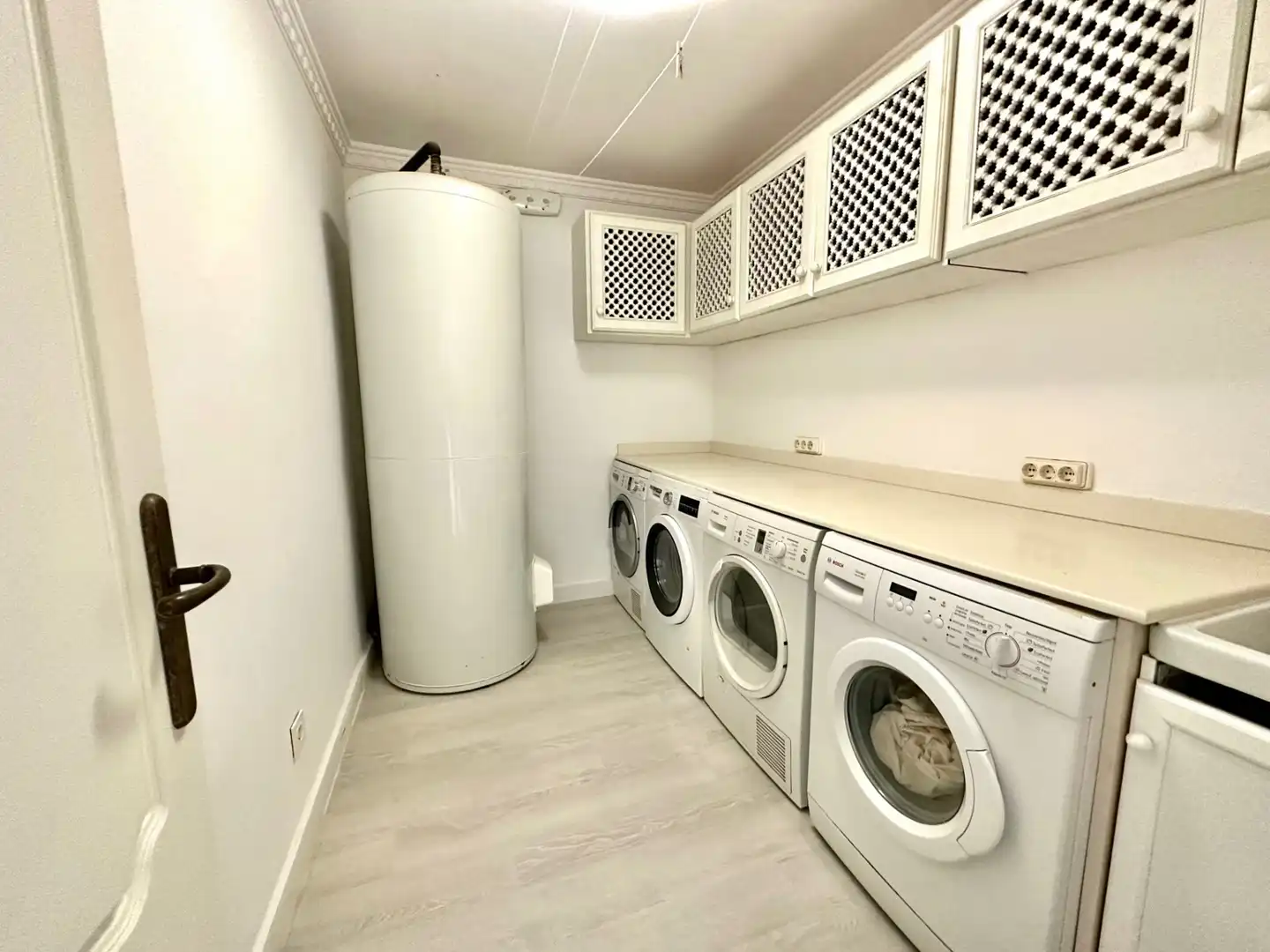 Einfamilien-Reihenhaus zum Verkauf in Marbella mit Klimaanlage, Privatgarten und Terrasse