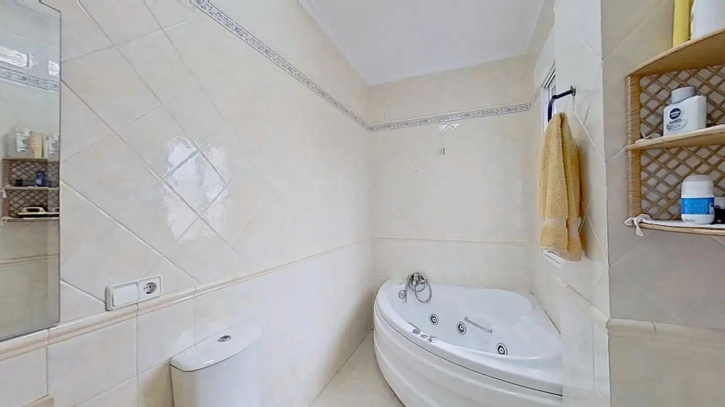 Baño de Casa o chalet en venta en Alcalá de Guadaira con Aire acondicionado y Terraza