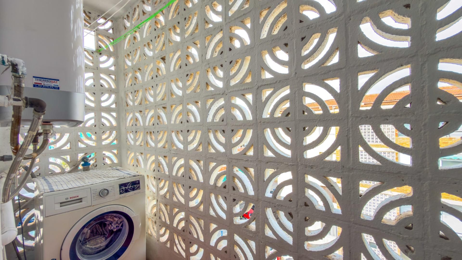 Vista exterior de Ático en venta en Alicante / Alacant con Aire acondicionado, Amueblado y Balcón