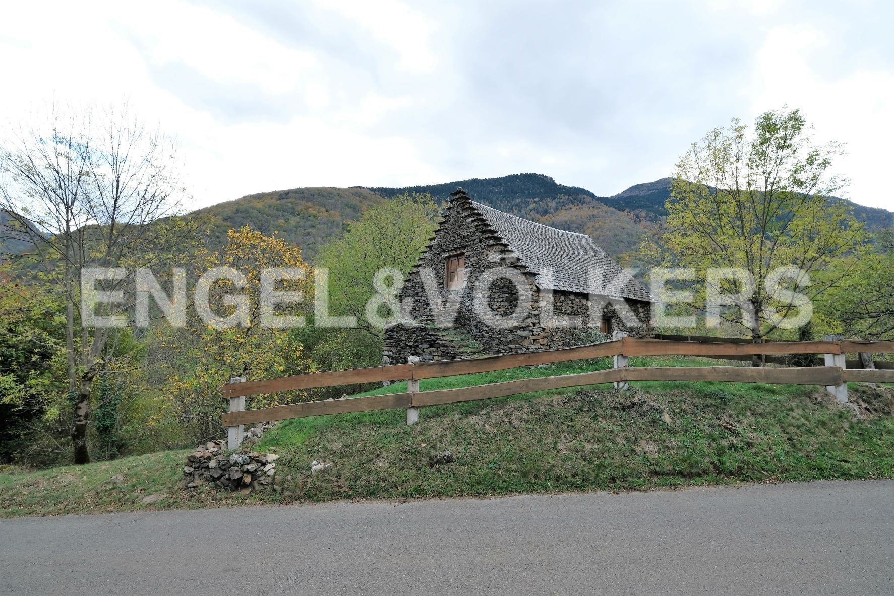 Casa o xalet en venda en Bausen amb Jardí privat