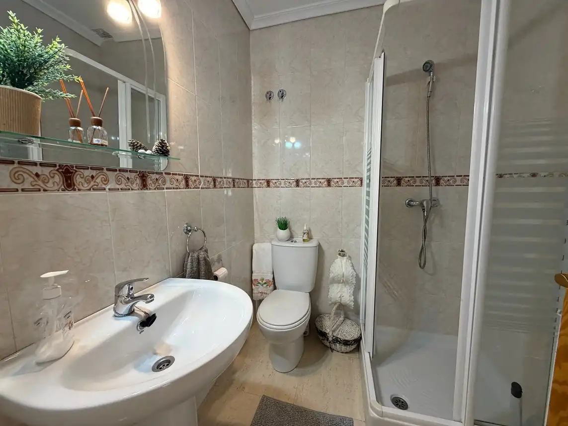 Baño de Casa adosada en venta en Santa Pola con Aire acondicionado, Terraza y Amueblado