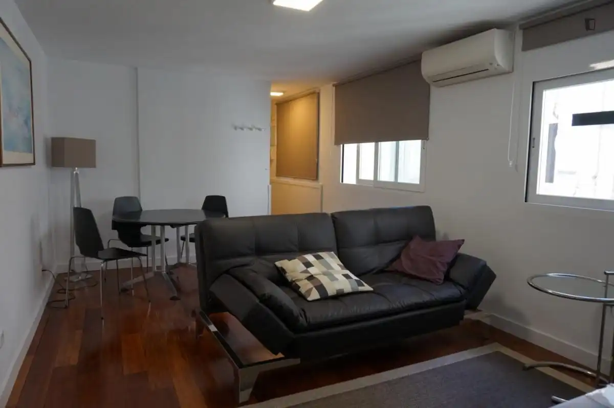 Appartement compact avec ascenseur à louer à Centro