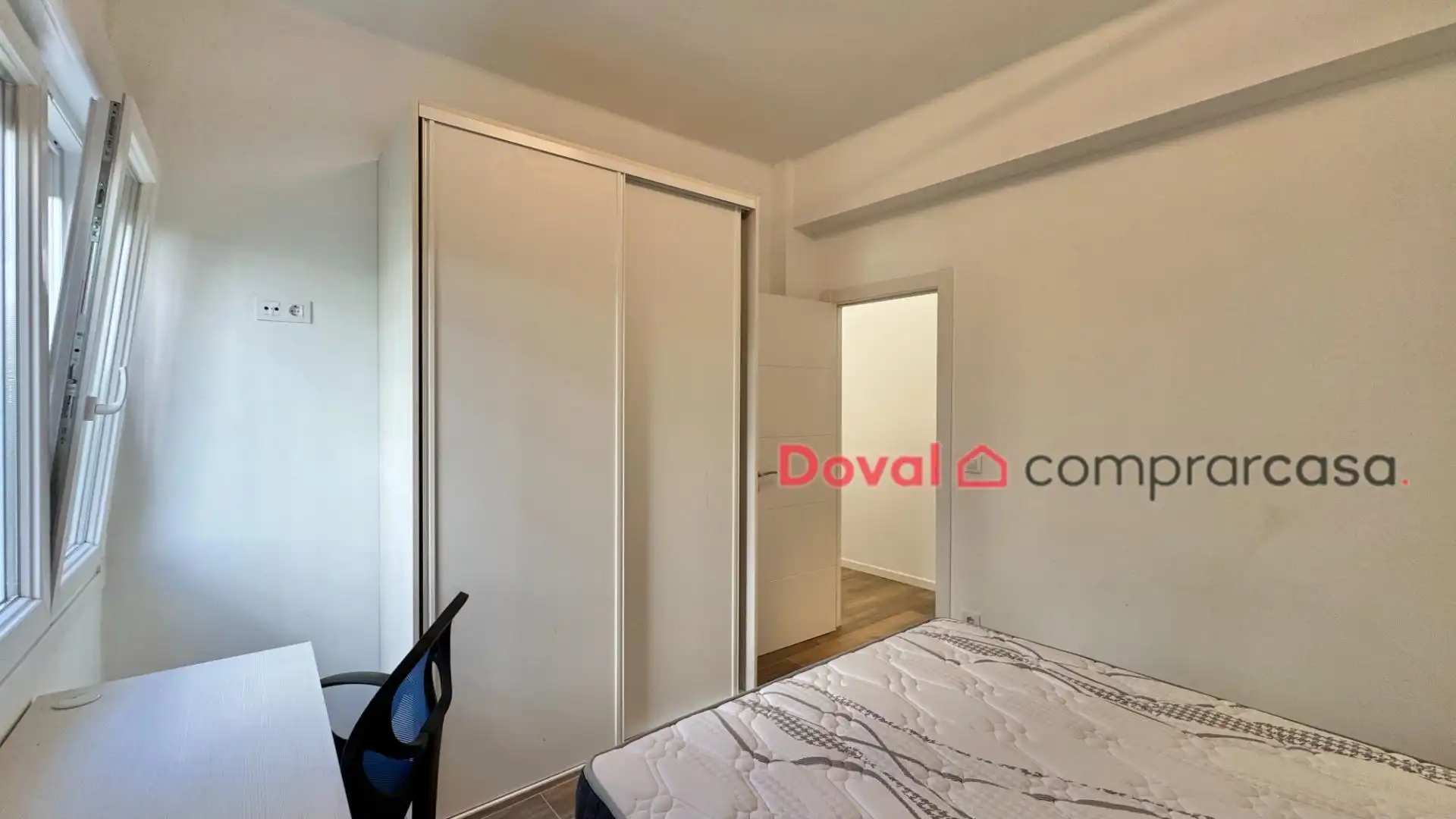 Habitación de Piso de alquiler en Vigo  con Calefacción y Amueblado