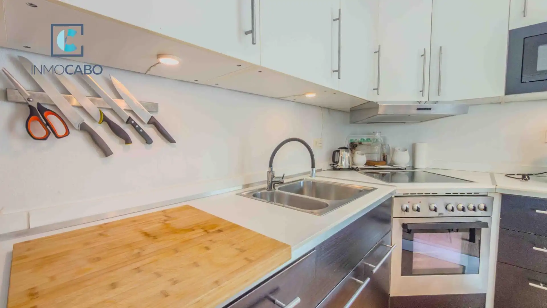 Cocina de Casa o chalet en venta en La Manga del Mar Menor con Aire acondicionado, Jardín privado y Piscina