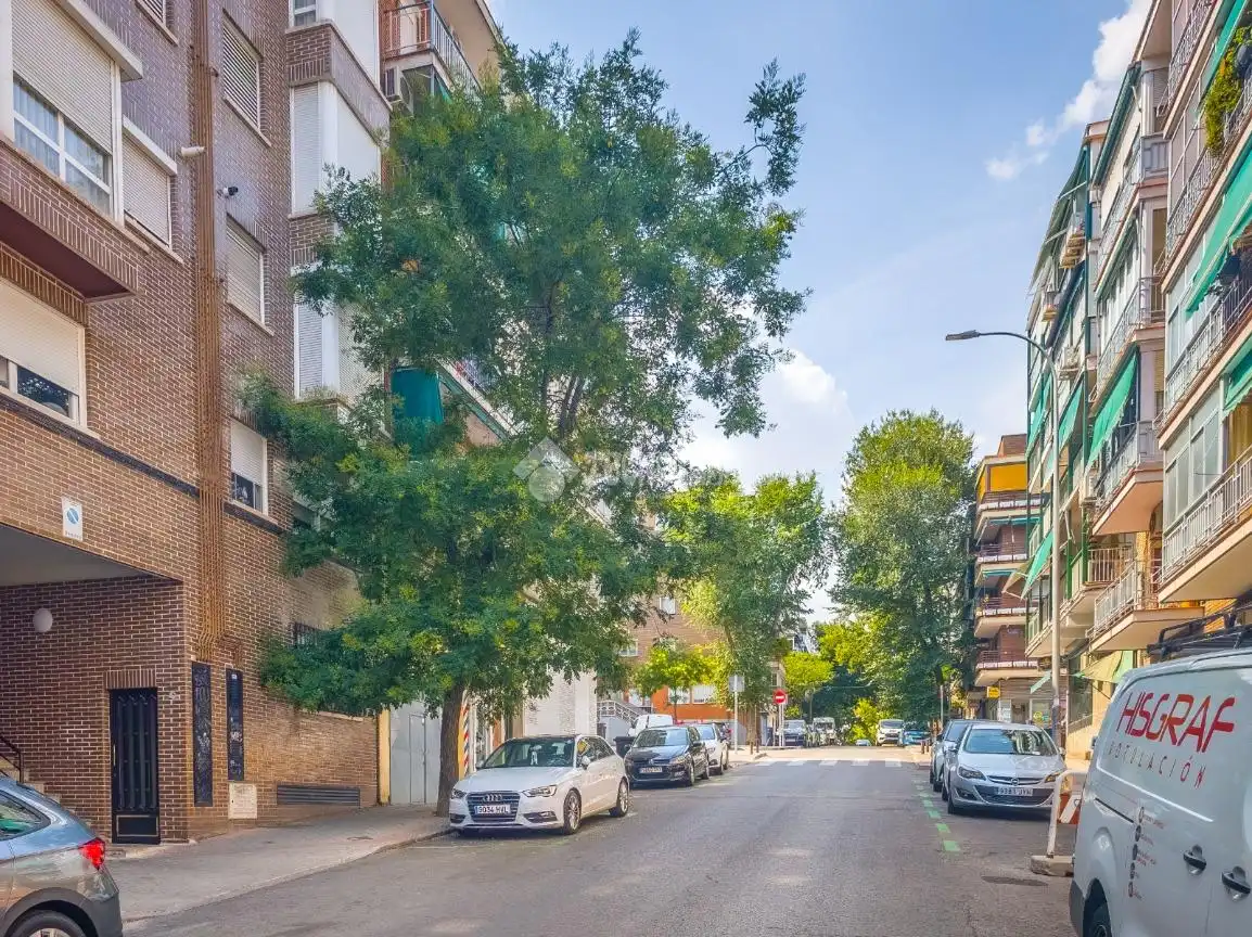 Vista exterior de Piso en venta en Madrid con Calefacción y Terraza