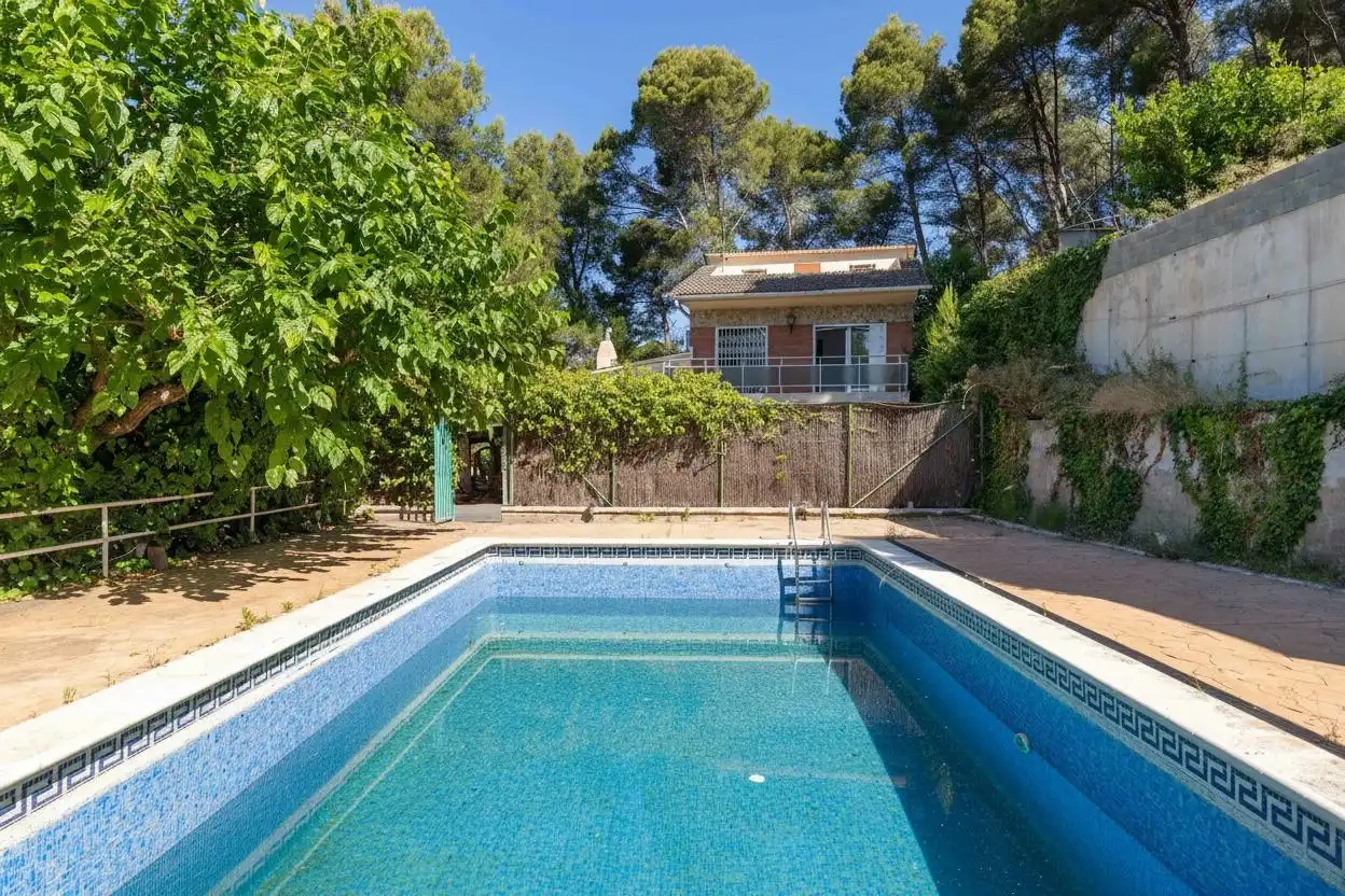 Piscina de Casa o xalet en venda en Rubí amb Aire condicionat, Jardí privat i Terrassa