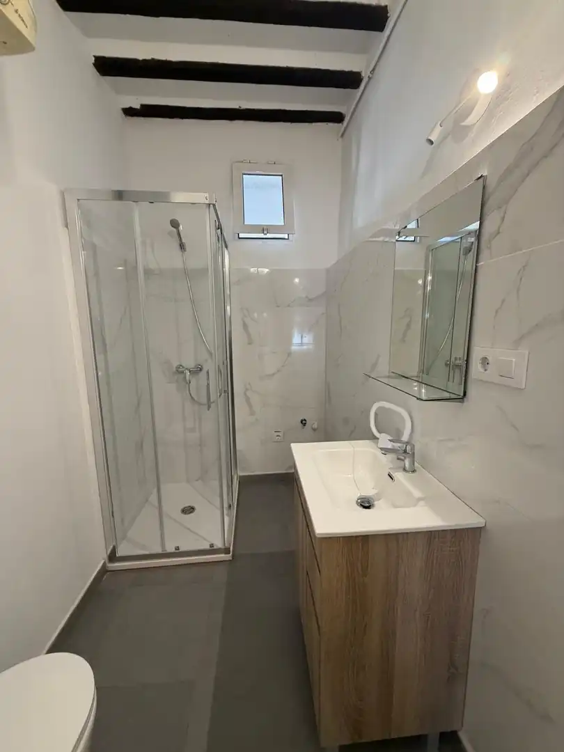 Baño de Estudio de alquiler en Chinchón con Aire acondicionado, Calefacción y Amueblado