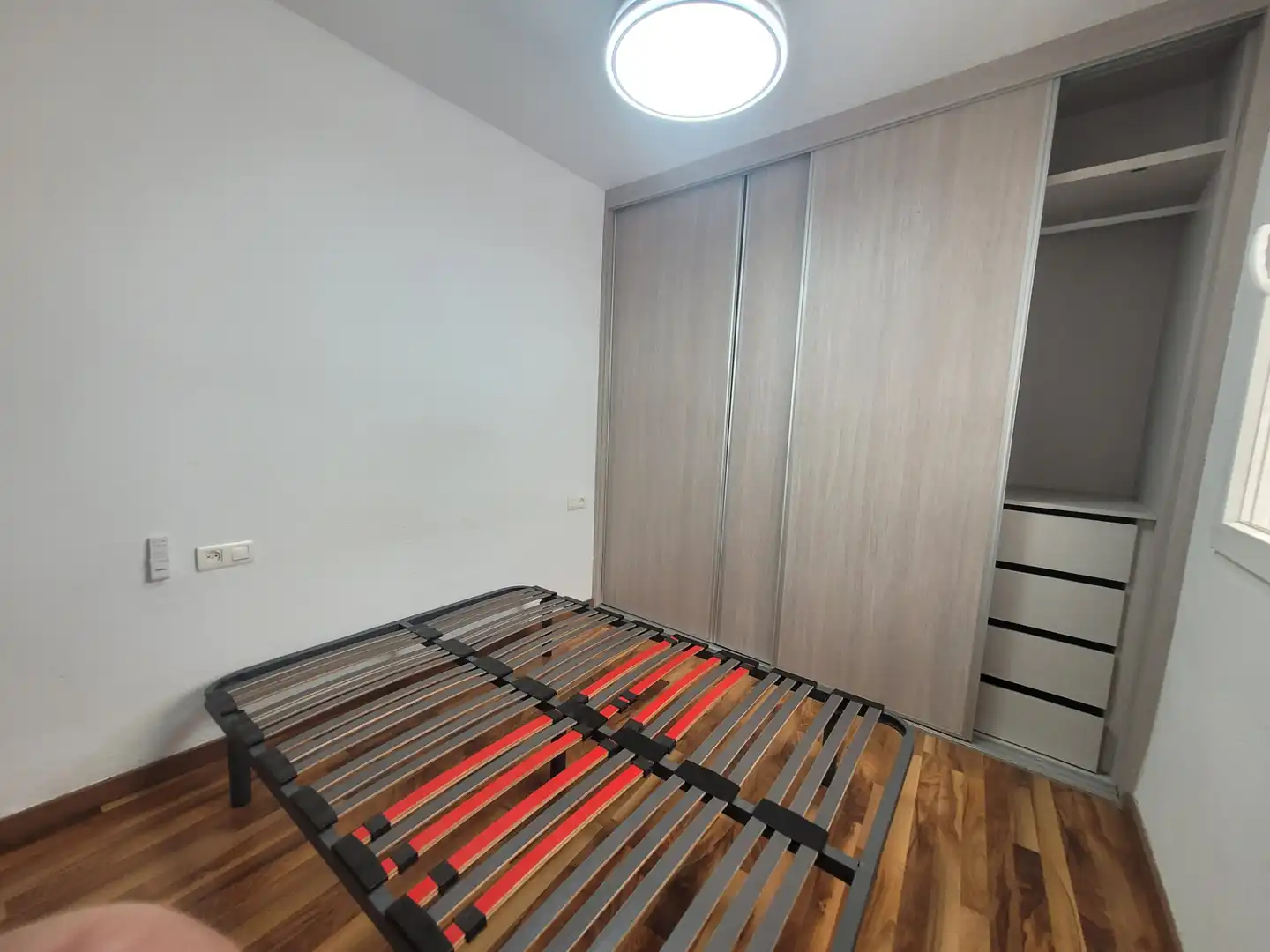 Habitación de Piso en venta en Maracena con Lavadora, Microondas y Balcón