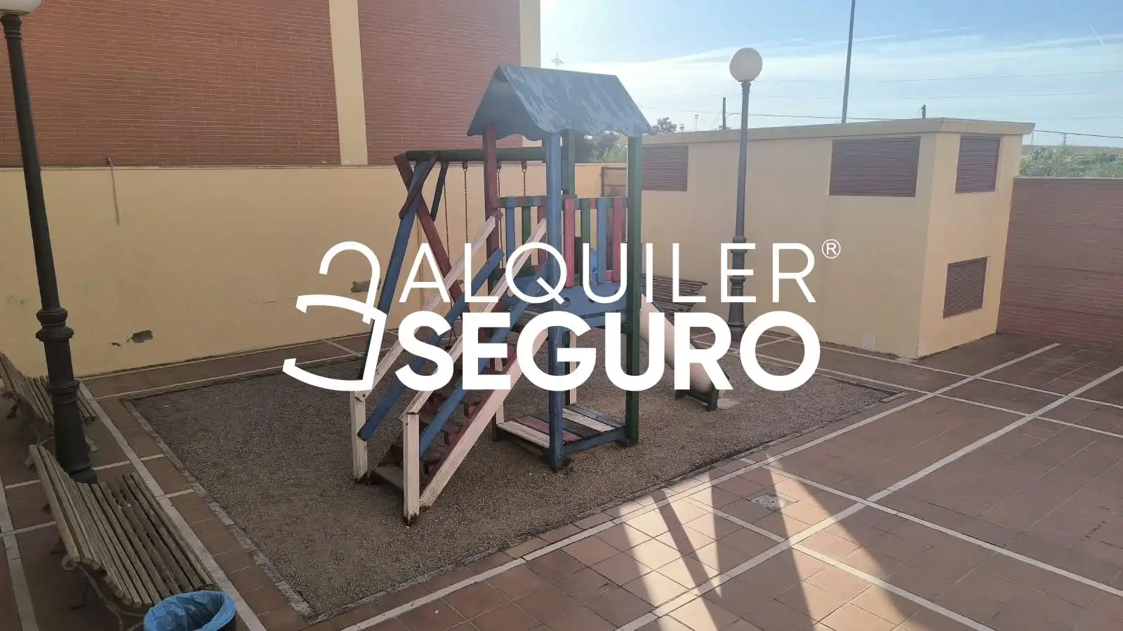 Parking de Piso de alquiler en Dos Hermanas con Aire acondicionado, Piscina y Amueblado