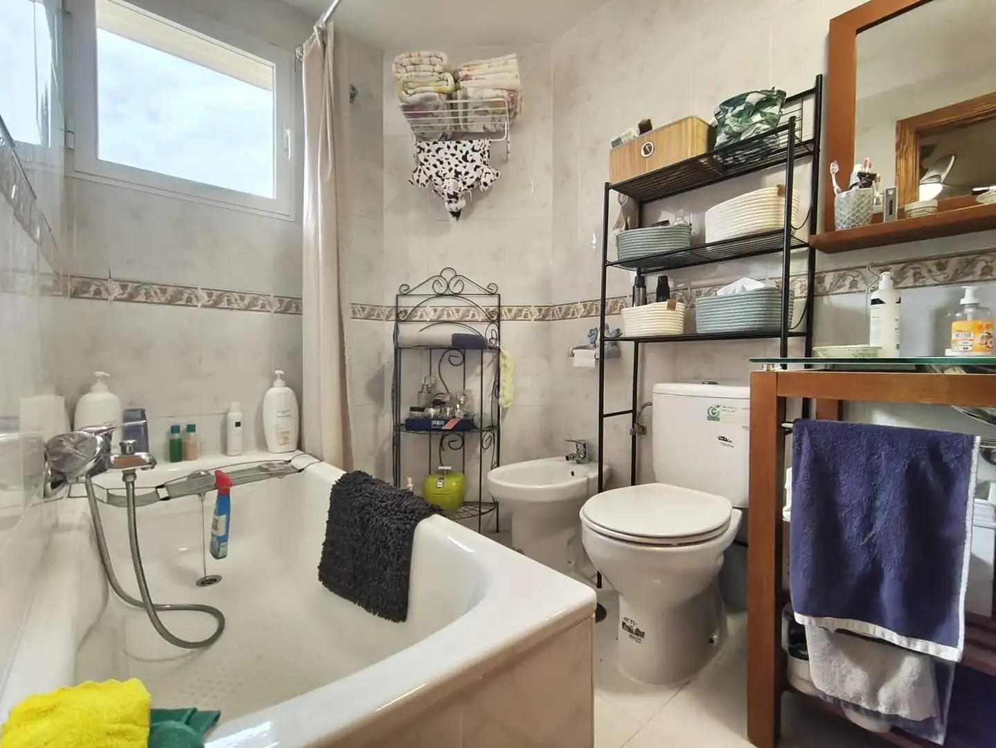 Badezimmer von Wohnungen zum Verkauf in Benidorm mit Klimaanlage, Heizung und Privatgarten