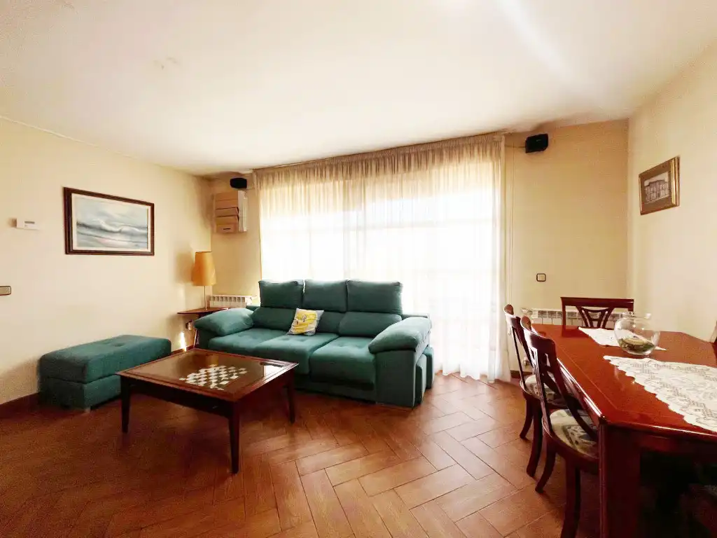 Sala d'estar de Pis en venda en Ensanche