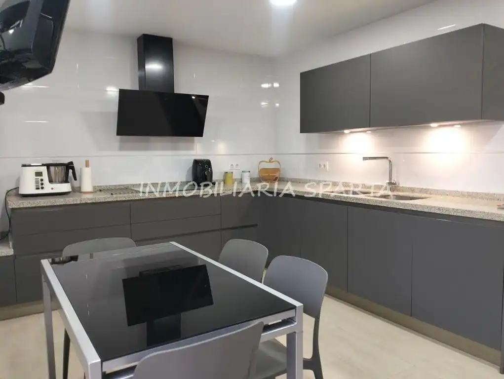 Cocina de Casa adosada en venta en Coria del Río con Aire acondicionado, Terraza y Trastero