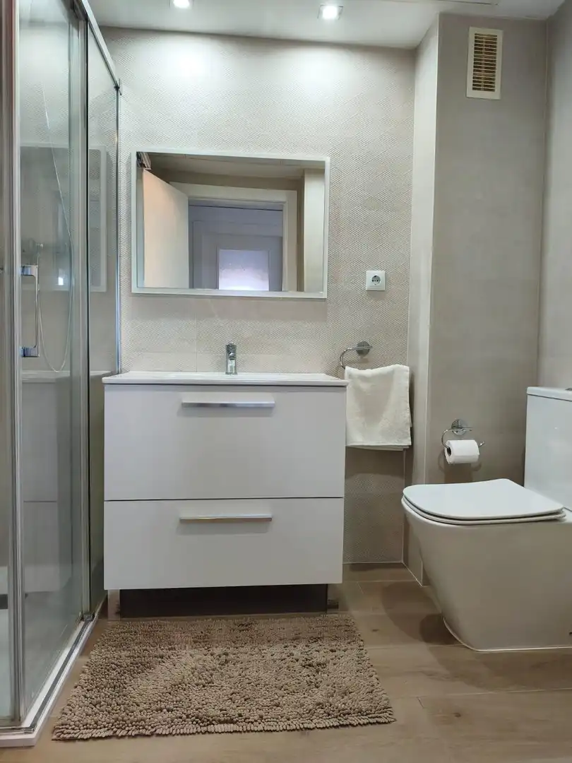 Badezimmer von Wohnung zur Miete in La Pobla de Farnals mit Möbliert, Balkon und Gemeinschaftspool