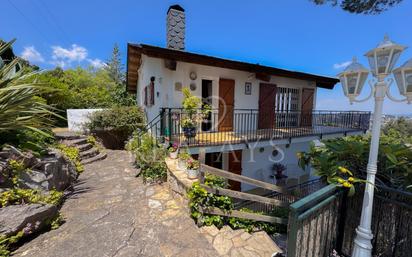 Vista exterior de Casa o xalet en venda en Vallirana amb Calefacció, Jardí privat i Terrassa