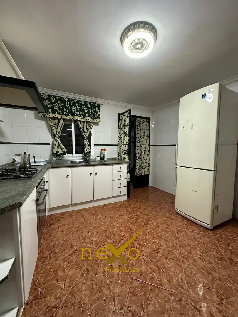 Cocina de Casa o chalet en venta en Lora del Río con Balcón