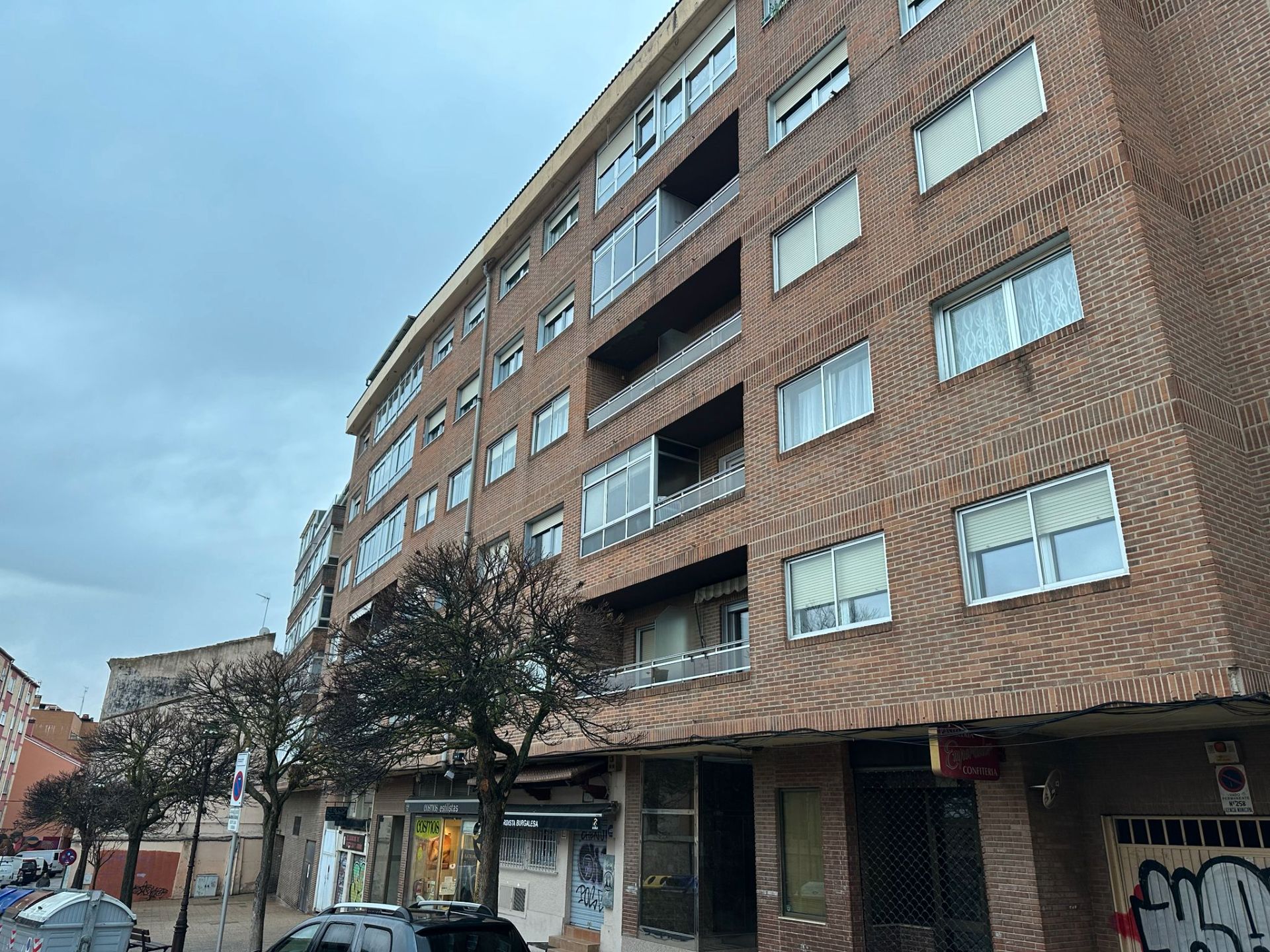 Vista exterior de Pis en venda en Burgos Capital amb Calefacció i Terrassa