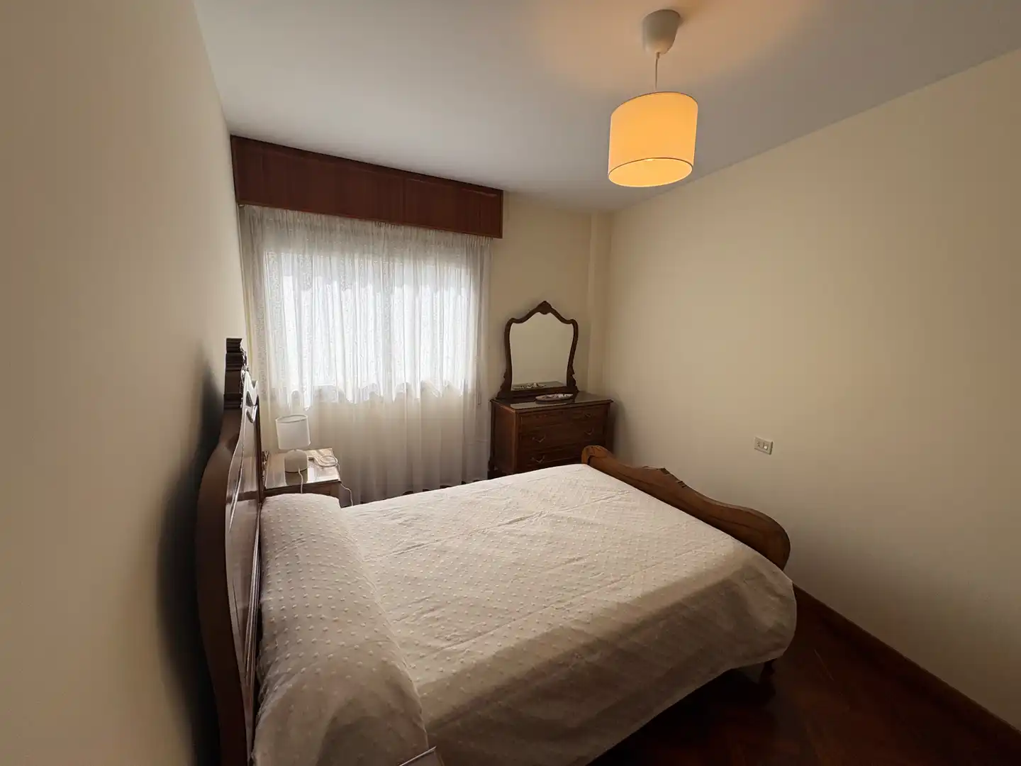 Schlafzimmer von Wohnung zur Miete in A Coruña Capital  mit Möbliert, Ofen und Waschmaschine