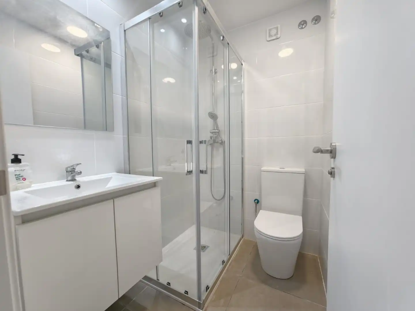Bathroom of Flat for sale in Cornellà de Llobregat
