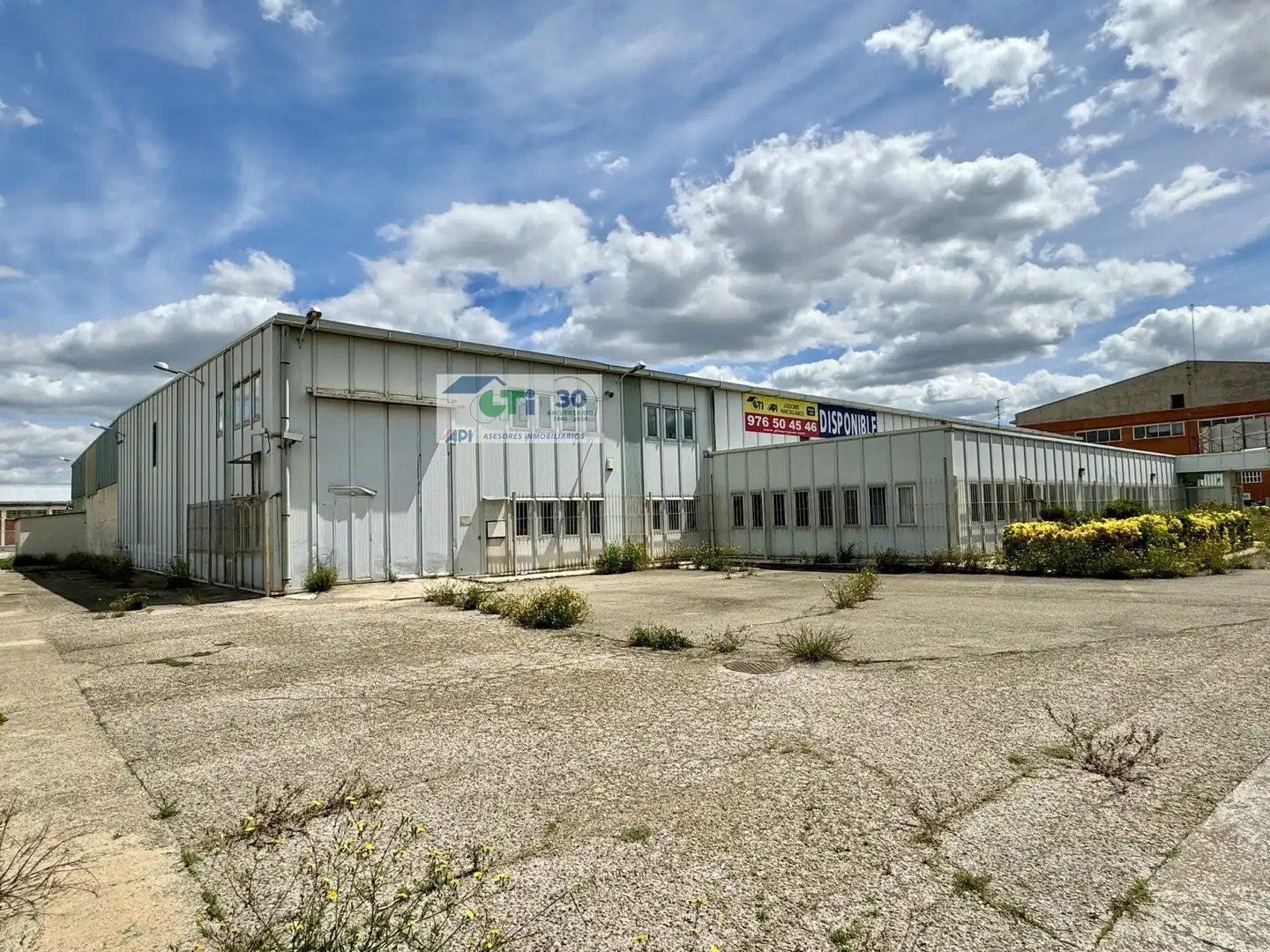 Vista exterior de Nau industrial en venda en Zaragoza