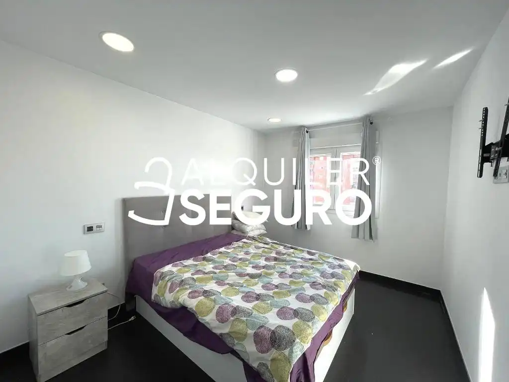 Bedroom of Flat for rent in Madrid  with Air Conditioner, Heating and Furnished