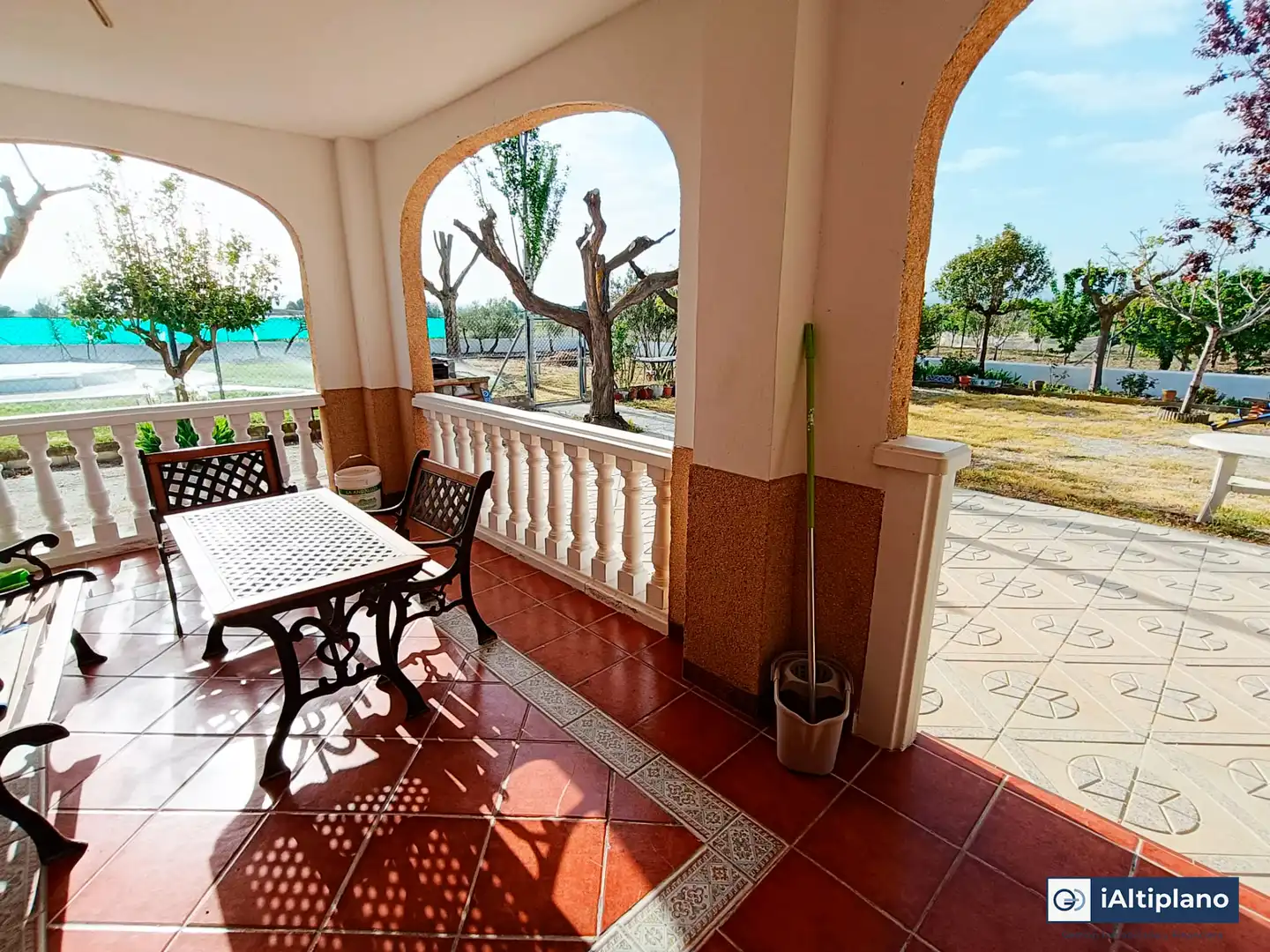 Terrassa de Casa o xalet en venda en Baza amb Jardí privat, Piscina i Moblat