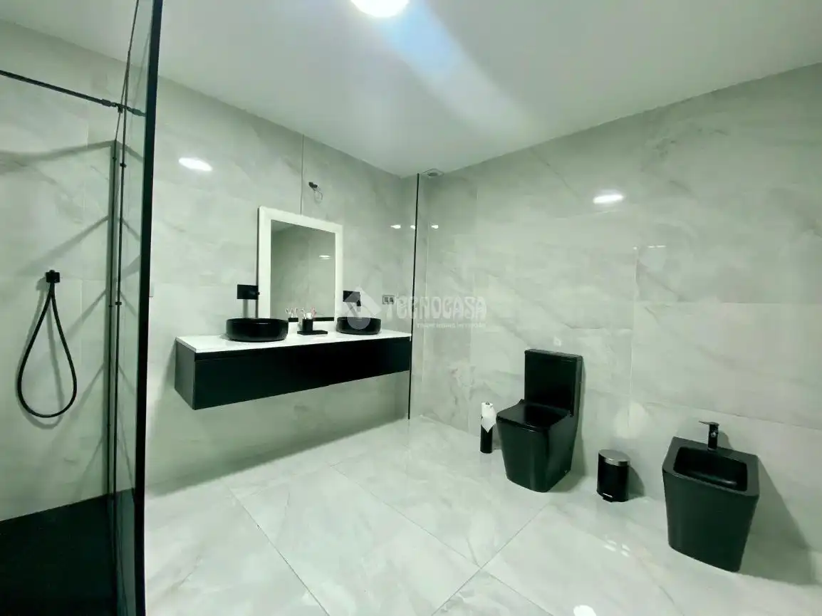 Bathroom of Detached homes for sale in Úbeda  with Air Conditioner, Heating and Terrace