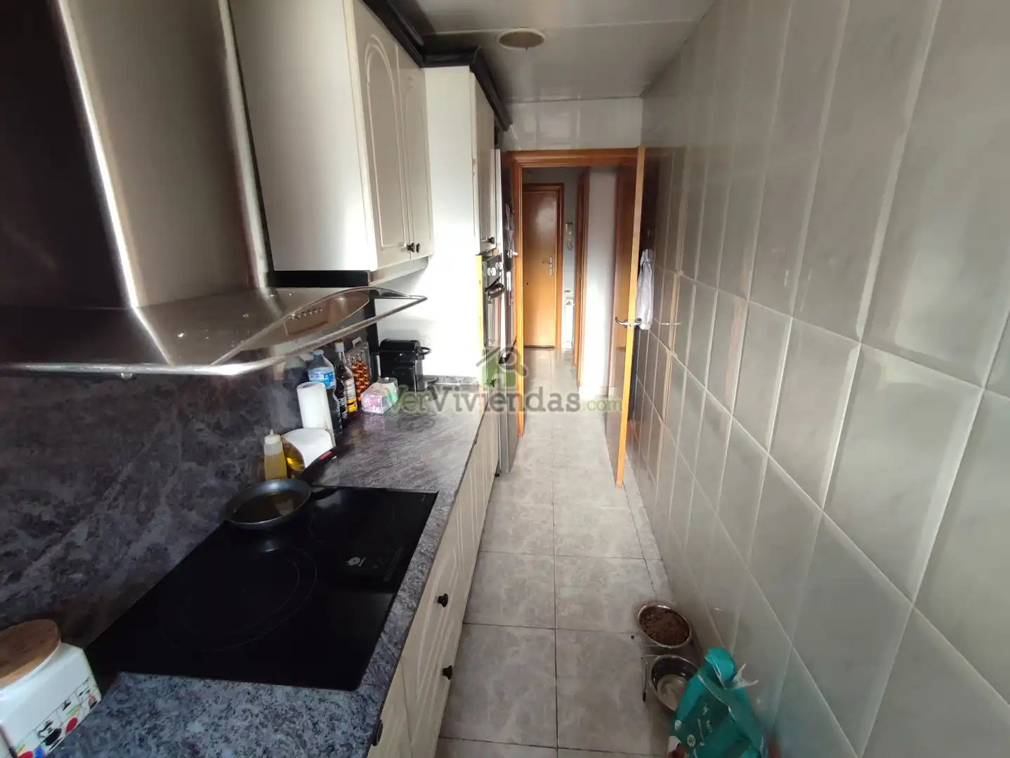 Kitchen of Flat for sale in Cornellà de Llobregat  with Air Conditioner, Heating and Oven