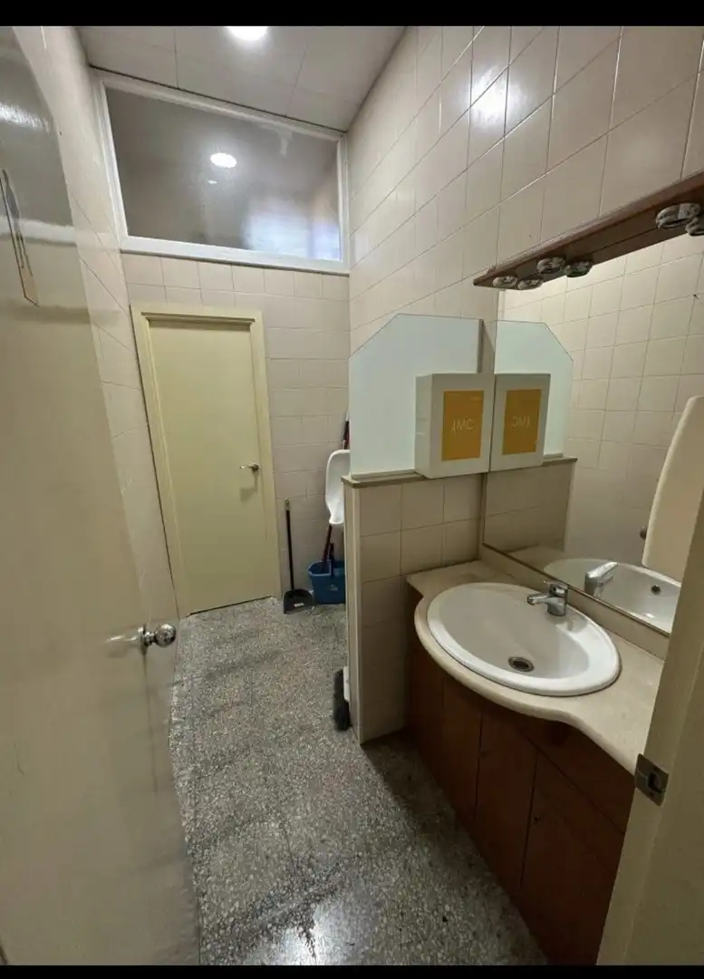 Badezimmer von Fabrikhallen zur Miete in Esparreguera