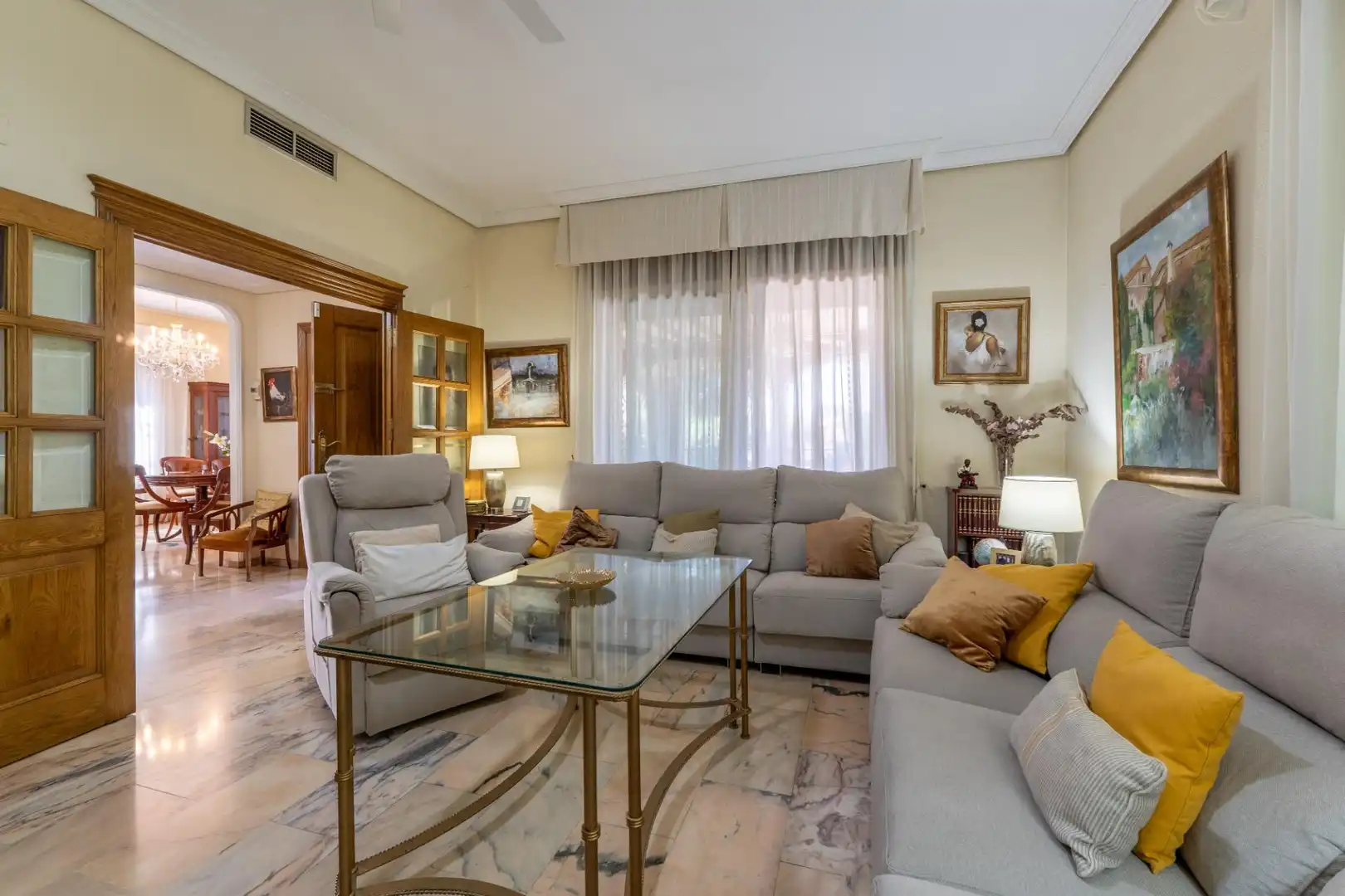 Sala d'estar de Casa o xalet en venda en Córdoba amb Aire condicionat, Calefacció i Jardí privat