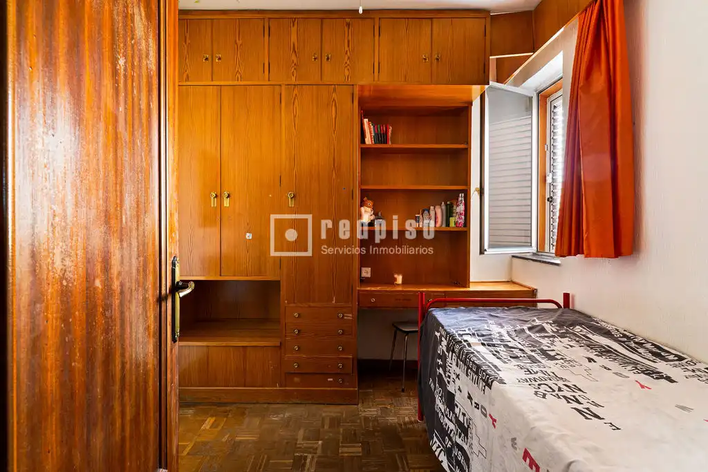Habitación de Piso en venta en Madrid con Calefacción
