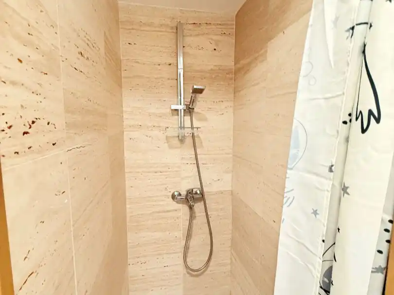 Bathroom of Flat for sale in  Madrid Capital  with Air Conditioner, Terrace and Balcony