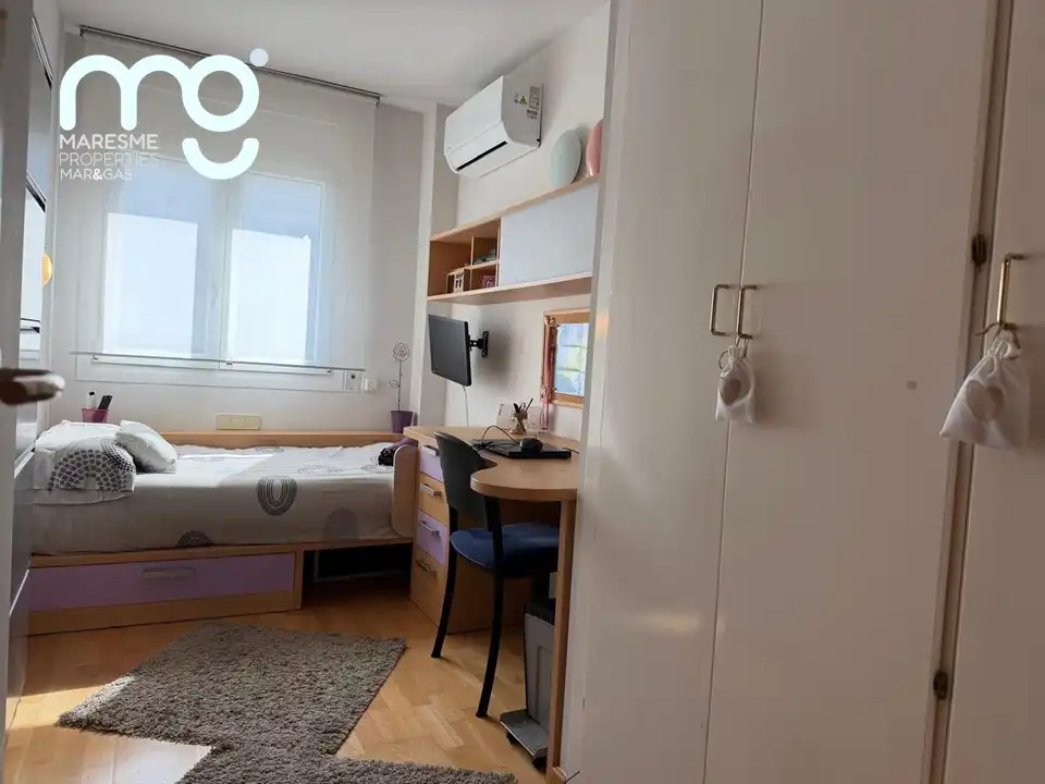 Habitación de Casa adosada en venta en Premià de Mar con Aire acondicionado, Calefacción y Jardín privado