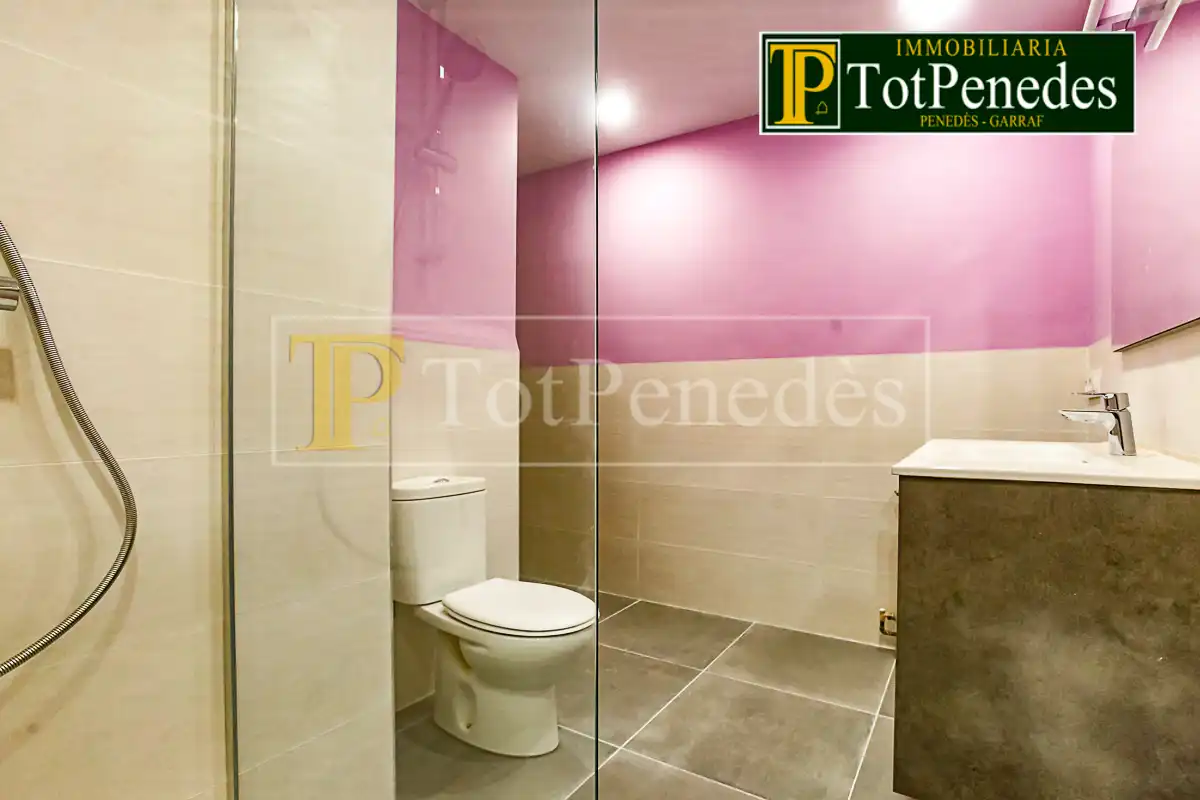 Badezimmer von Country house zur Miete in Font-rubí mit Klimaanlage, Heizung und Privatgarten