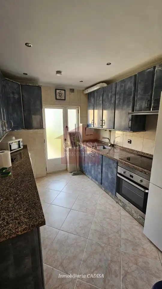 Cocina de Piso para compartir en Salamanca con Calefacción, Parquet y Terraza
