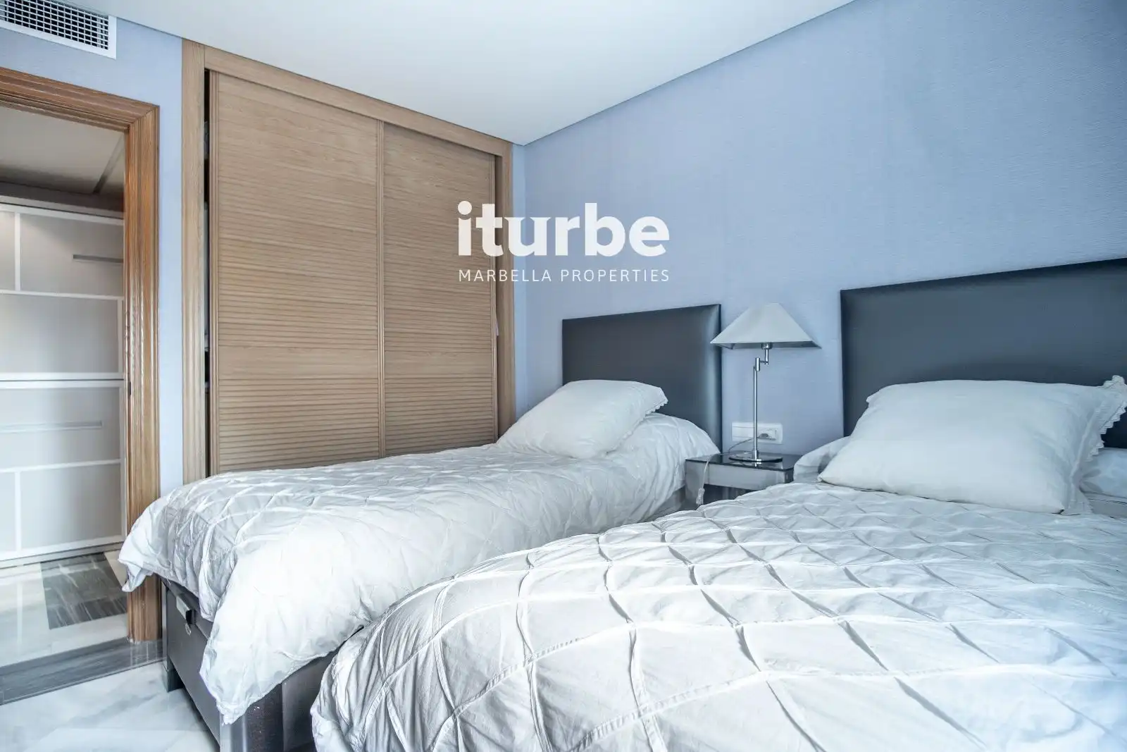 Bedroom of Flat for rent in Marbella  with Air Conditioner, Terrace and Swimming Pool