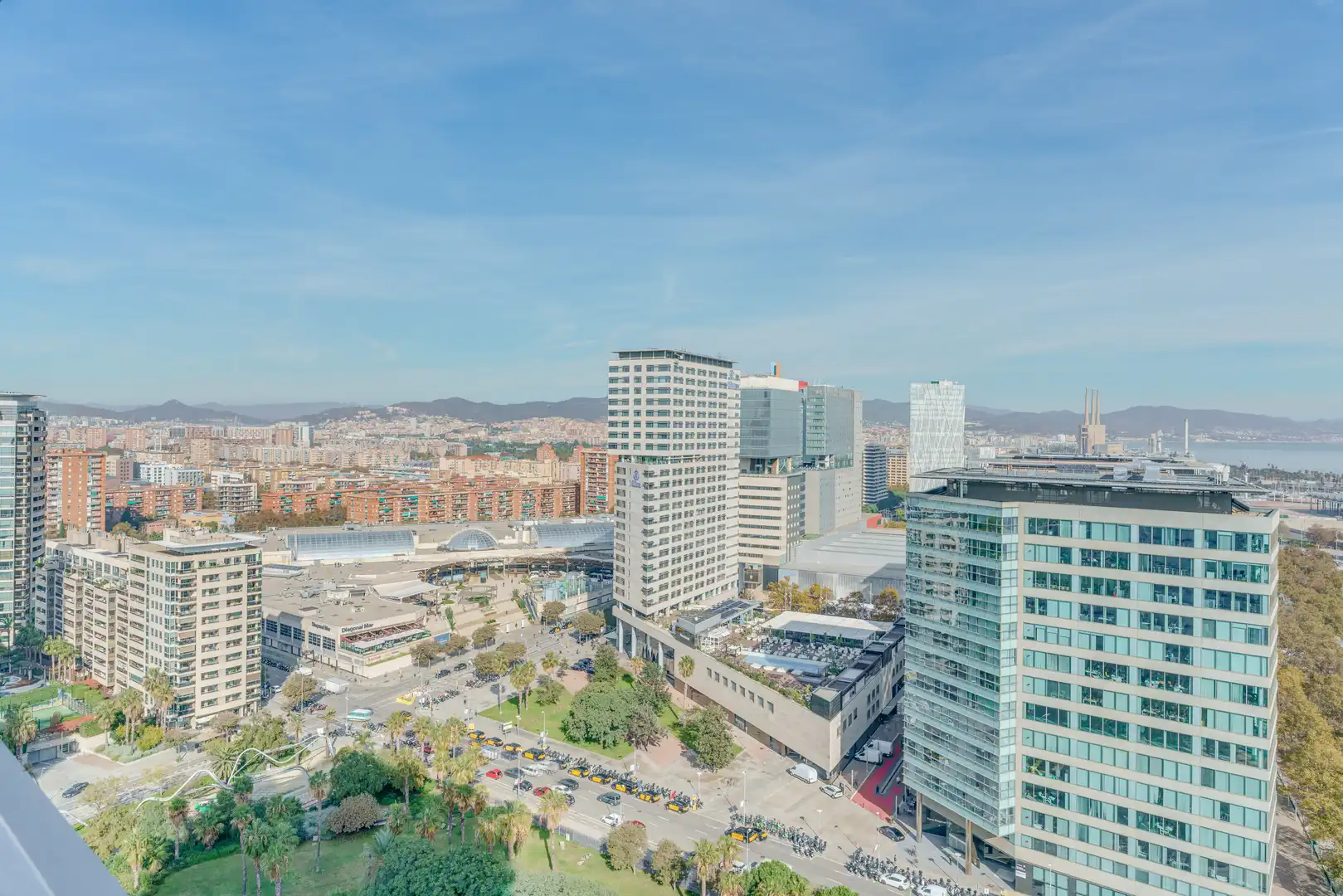 Außenansicht von Wohnungen zum Verkauf in Barcelona mit Klimaanlage, Terrasse und Schwimmbad