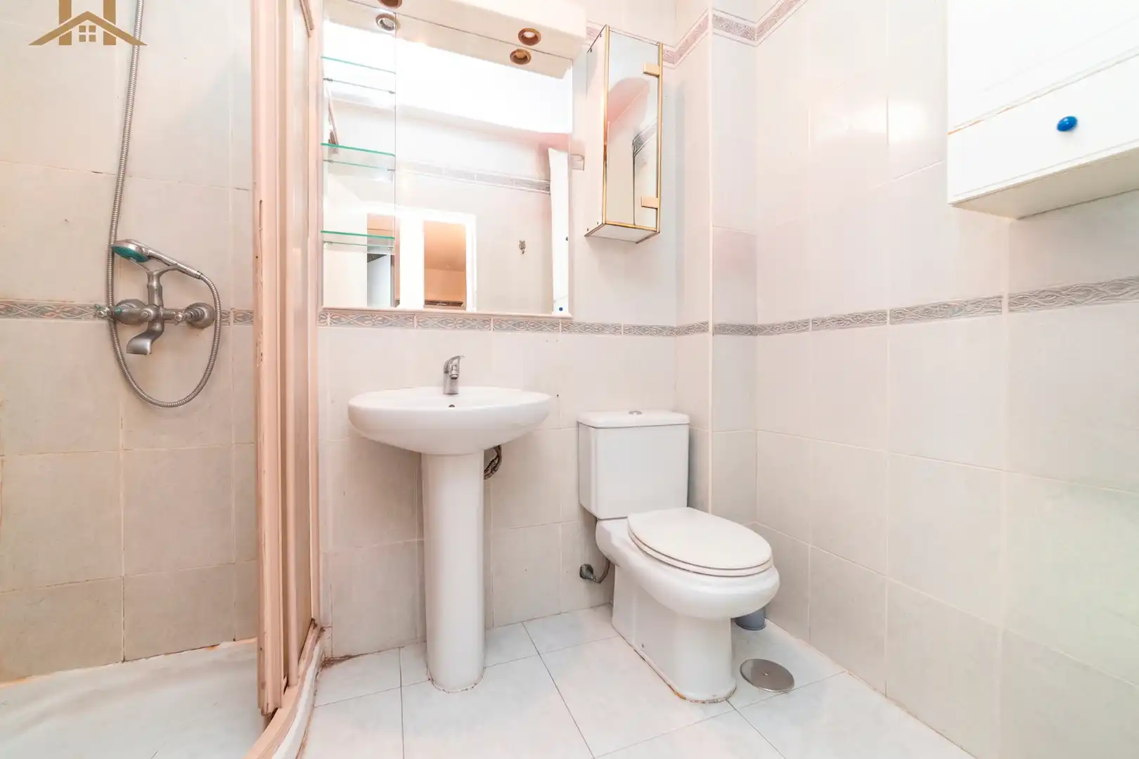Badezimmer von Wohnung zum Verkauf in Leganés