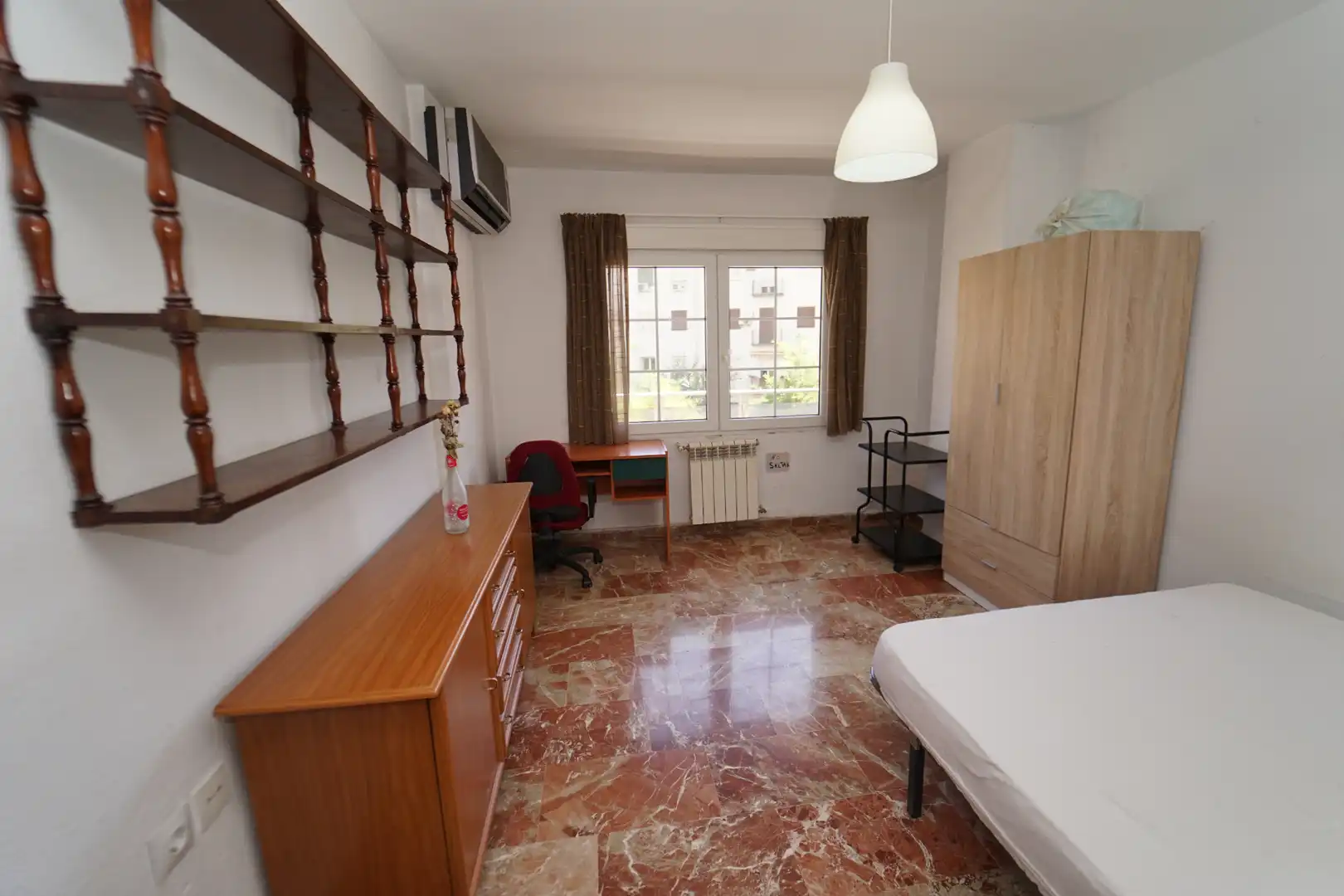 Schlafzimmer von Wohnung zur Miete in Granada mit Heizung, Möbliert und Ofen